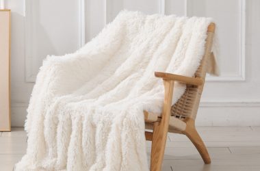 Extra Soft 50″x60″ Throw Blanket Just $15.99 (Reg. $33)!